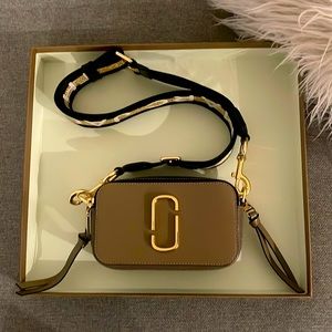 100% authentic Marc Jacob camera cross body bag 😎🔥